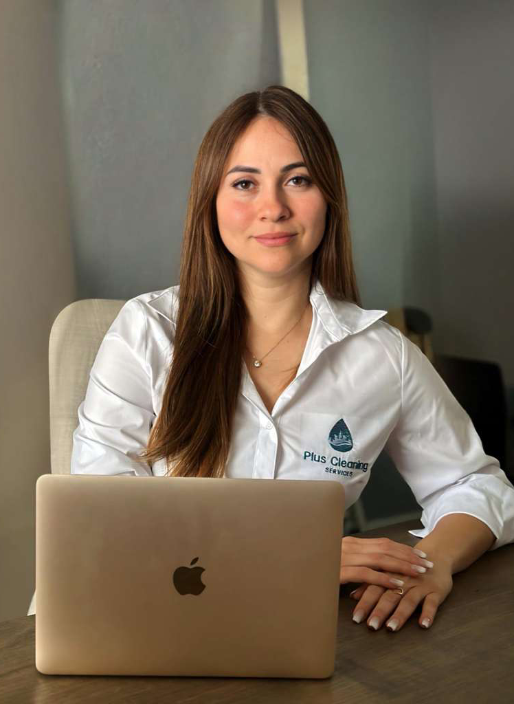 Amanda, Founder of PLUS Cleaning